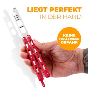 Butterfly Trainer Red in der Hand gehalten