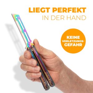 Butterfly Trainer Rainbow 420 in Hand gehalten